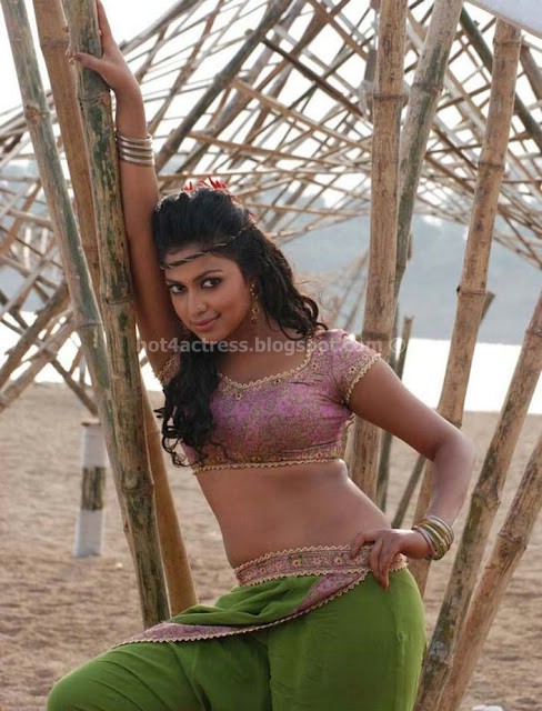 Amala Paul hot navel