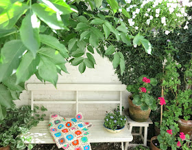 ByHaafner, crochet throw, patio, pelargonium