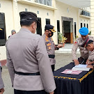 Kasat Intelkam dan Kapolsek Benteng Berganti