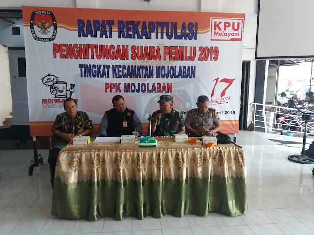 RAPAT PLENO REKAPITULASI PEMILU TAHUN 2019 WILAYAH KECAMATAN MOJOLABAN BERLANGSUNG LANCAR