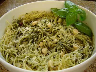 Spaghetti ao Pesto de Manjericão e Castanha do Pará