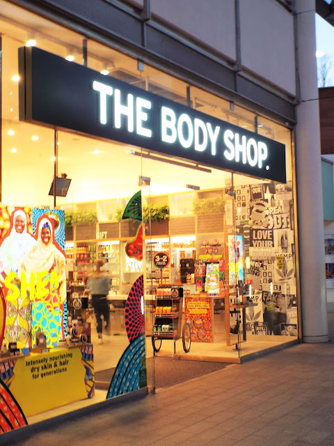 The Body Shop Liverpool One with a warm glow to it's frontier, prior to the start of the blogger's event.