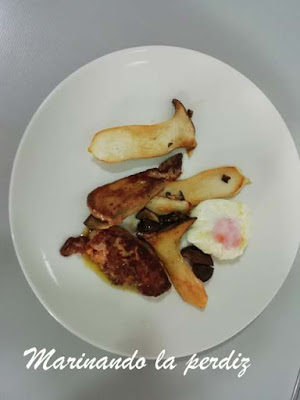 Foie con boletus y huevo escalfado