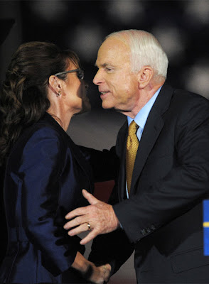 Palin llama "imbéciles" a los ex colaboradores de McCain