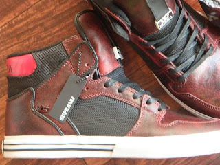 SUPRA（スープラ）VAIDER　RED DISTRESSED FULLGRAIN スニーカー サイドアップ写真