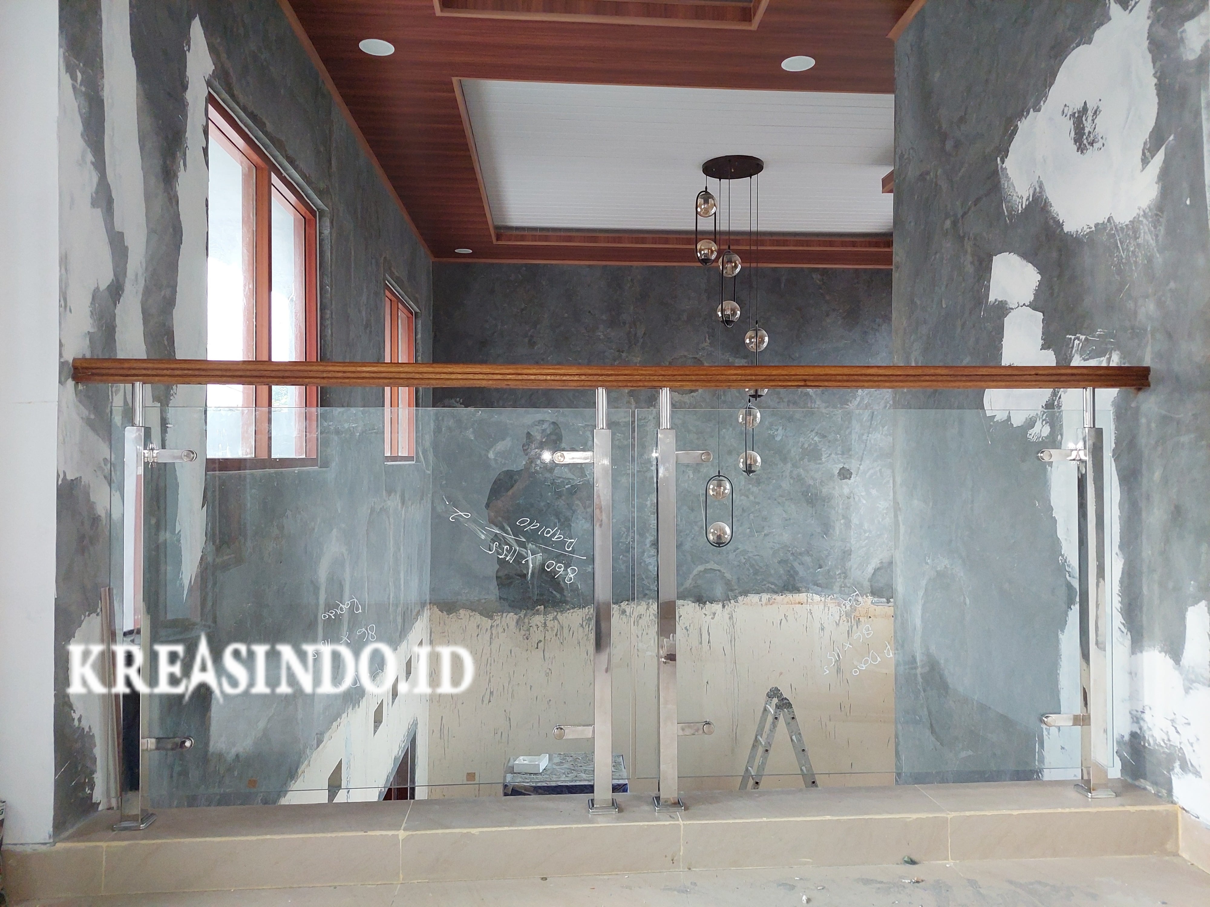 Pemasangan di Rumah Bpk Sumaryono Balkon Stainless Kombinasi Kaca di Permata Depok Regency