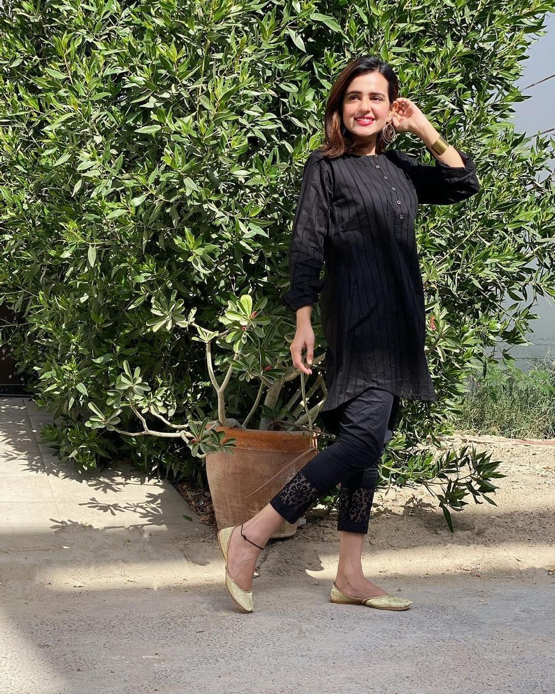 Pakistani Actress New fashion dress for Girls 2021, New Designer Dress images 2021, Dress Design images For Girl, New fashion dress for girl 2021, Dress Designs images 2021, New style dress for Girl, New Dress Design 2021 in Pakistan