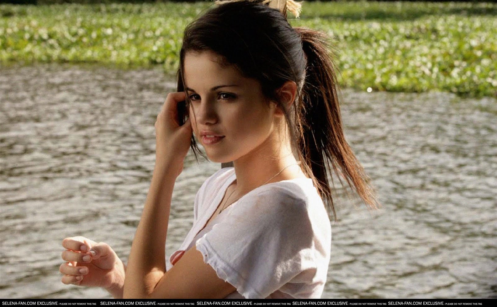 selena gomez wallpaper hd