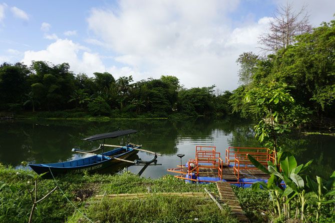 Perahu yang bisa disewa keliling sungai