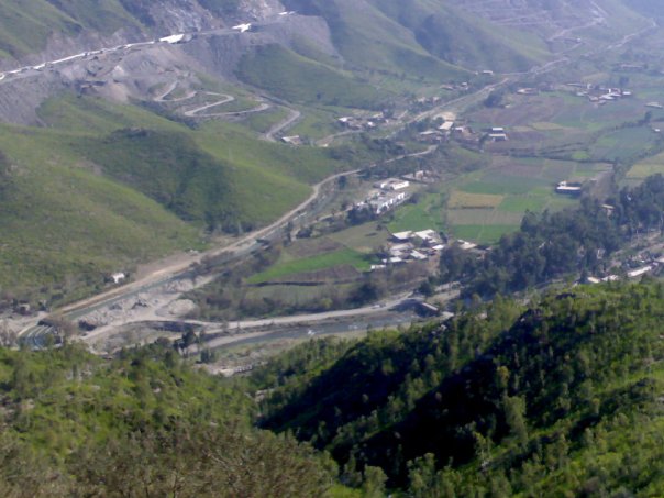 This is the name given to the plain [sam] country of the Ranizai to distinguish it from the hill [ghar] Ranizai. It comprises a long narrow strip of country between the range of hills which form the southern boundary of Swat, and the border of British India, which runs in the plain at some distance from the foot of the hills.