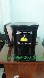 Thùng rác đạp chân 15 lít màu đen