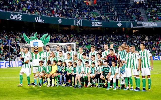 📸REAL BETIS BALOMPIÉ 📆3 noviembre 2017 ➡️Alin Tosca, Barragán, Jordi Amat, Camarasa, Andrés Guardado, Cristian Tello, Javi García, Adán, Joaquín, Sergio León y Aissa Mandi. REAL BETIS BALOMPIÉ 2 🆚 GETAFE C. F. 2. Viernes 03/11/2017, 21:00 horas. Campeonato de Liga de 1ª División, jornada 11. Sevilla, España, estadio Benito Villamarín: 42.323 espectadores. GOLES: ⚽0-1: 17’, Markel Bergara. ⚽0-2: 33’, Francisco Portillo. ⚽1-2: 67’, Antonio Sanabria. 2-2: 86’, Ryan Boudebouz.