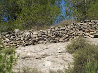 Marges de pedra seca a la baixada de la Costa del Castell