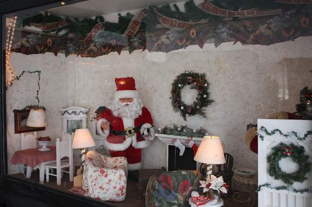 Santa brings gifts in Antioch, Illinois shadowbox scene