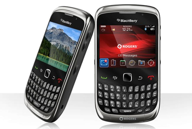 This massed BlackBerry Curve 9300 3G smartphone delivers 3G help to the