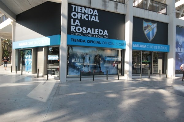 El Málaga cambiará de ubicación la tienda de la Rosaleda