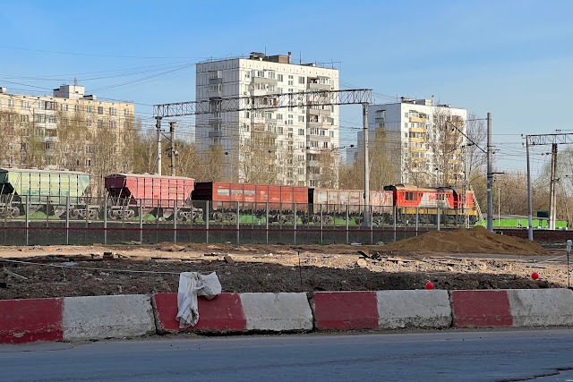 Керамический проезд, пути Савёловского направления Московской железной дороги, территория снесенных гаражей