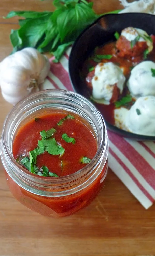 Red Sauce | by Life Tastes Good | This is my go-to red sauce I use in a variety of recipes. I love how easy it is to make! #Marinara #Italian #Spaghetti