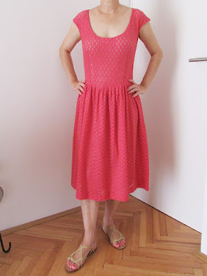 http://ladylinaland.blogspot.hr/2015/09/coral-pink-red-lace-dress.html