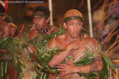 Poata & Hapai (au fond)