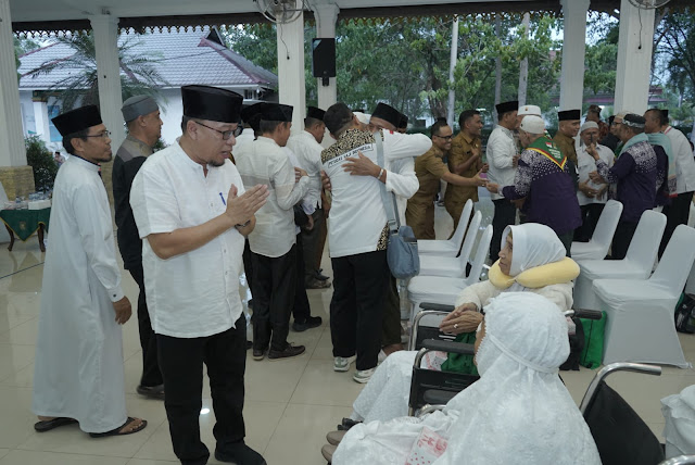 Wakili Bupati Surya, John Hardi Sambut Kepulangan Jamaah Haji Kloter 14 Kabupaten Asahan
