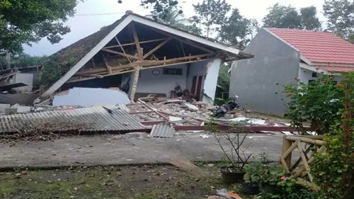 Gempa Jatim: 8 Meninggal, 39 Luka dan Ribuan Rumah Rusak
