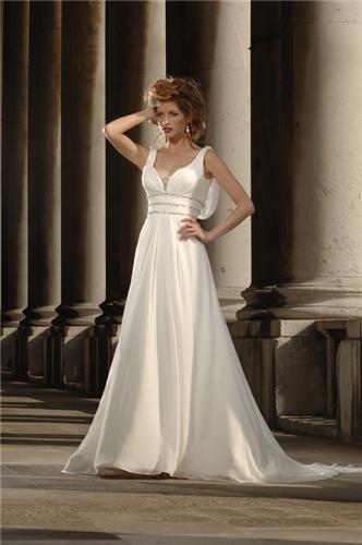 chiffon slim Aline gown zip fastening and detatchable train