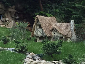 parc Disneyland Anaheim attraction Storybook Land Canal Boats