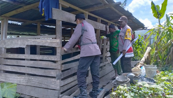 Binmas Noken Polres Deiyai Giat Kasuari ke Peternakan Warga