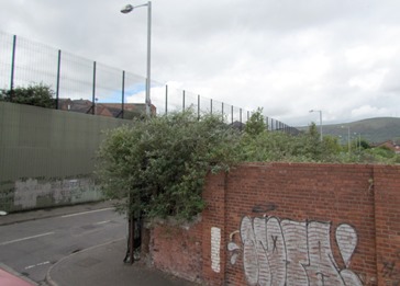 17050381 May 18 Wall Between Catholic Protestants