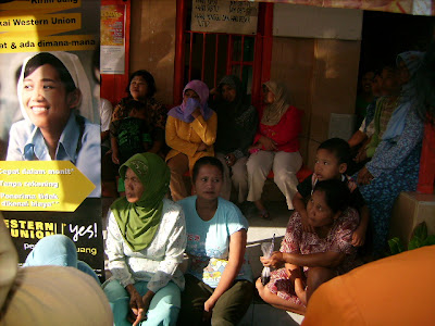 suasana pencairan pkh diluar kantor