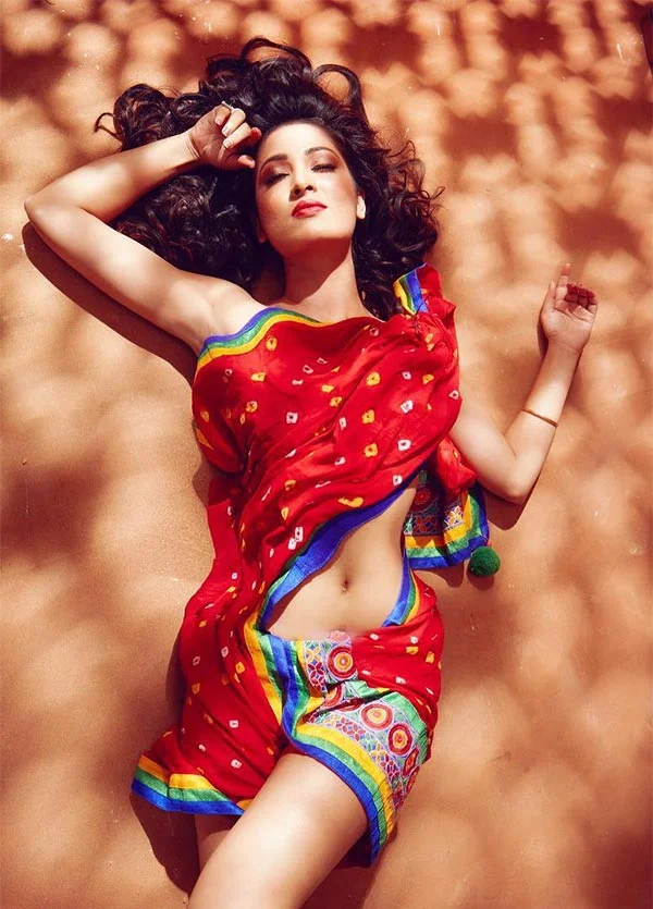 Vidisha Srivastava navel hot saree actress