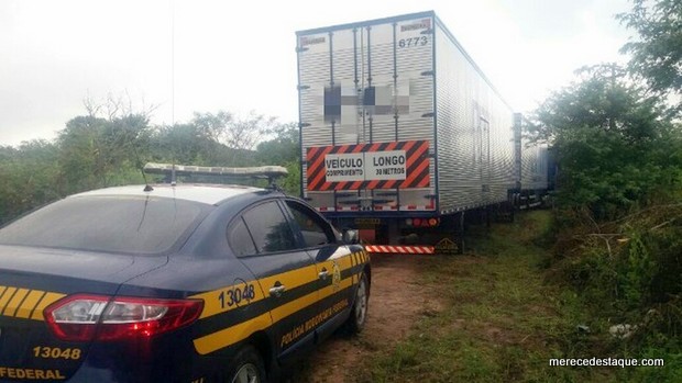 Caminhão carregado com fraldas descartáveis roubado no Agreste é recuperado pela PRF