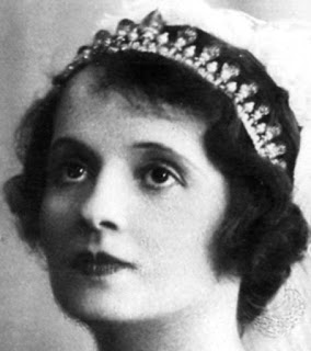 emerald pearl tiara cartier princess begum andree aga khan