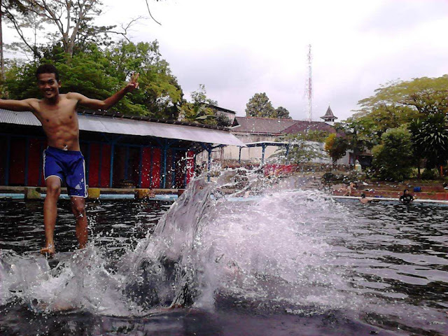 Menikmati Segarnya Mata Air Pemandian Moga Indah Pemalang