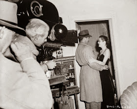 Robert Mitchum and Jane Greer on the set of Out of the Past (1947)