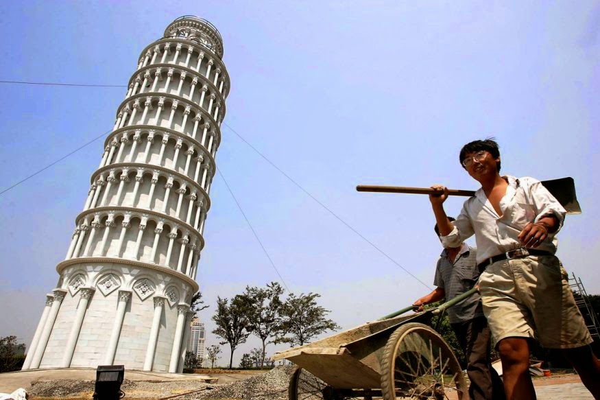 Replika Menara Pisa