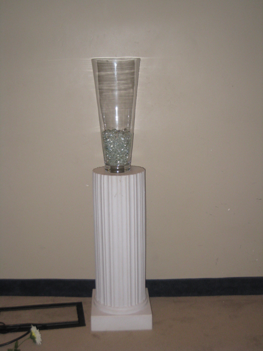 Columns Amount 4 color white They are 26 feet tall Vases Amount 4