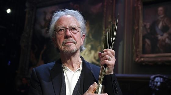 Handke unites the Balkans, the Nobel ceremony boycotted also by Croatia and Northern Macedonia