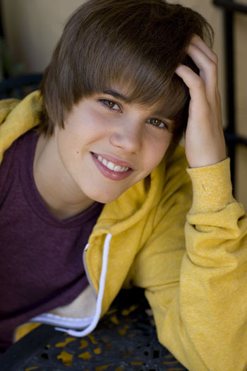 justin bieber little kid pictures. justin bieber beats up his