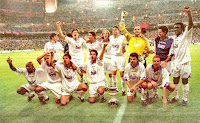 REAL MADRID C. F. - Madrid, España - Temporada 1997-98 - Karanka, Suker, Víctor, Guti, Sanchís, Cañizares, Chendo y Seedorf; Zé Roberto, Roberto Carlos, Mijatovic, Raúl, Sanchís y Jaime. REAL MADRID C. F. 4 (Raúl 2, Mijatovic, Seedorf) F. C. BARCELONA 1 (Giovanni). 23/08/1997. Supercopa de España, partido de vuelta. Madrid, estadio Santiago Bernabeu.. El Real Madrid superó con claridad el 2-1 que el Barcelona había conseguido en la ida. SUPERCOPA DE ESPAÑA 1997: 14ª edición: Vencedor: REAL MADRID, 5º TÍTULO.