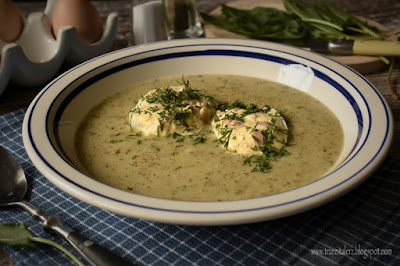 Zupa szczawiowa z faszerowanymi jajkami – kuchnia podkarpacka