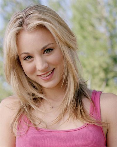 Kaley Cuoco  Hairstyles Photos 68i0y