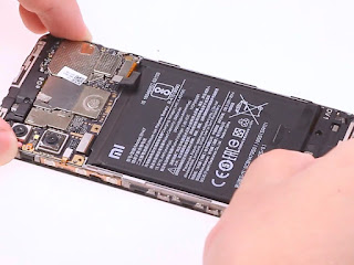 Cara Membuka Casing Belakang dan Mengganti Baterai Xiaomi