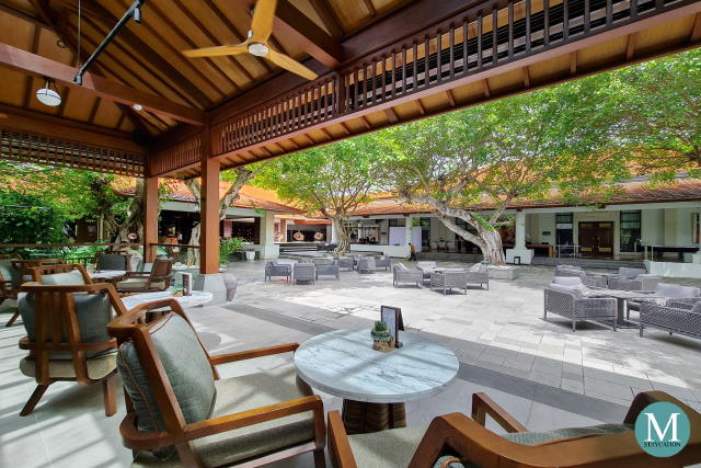De Bale Bar and Lounge at The Laguna Resort Nusa Dua, Bali