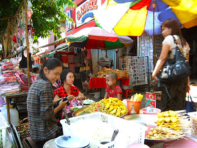 Vegetable market at Anawrahta Road near the Church