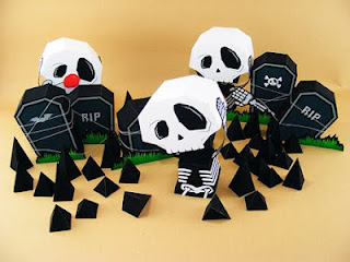 Skull and Tombstone Papercraft Ouch My Head-1