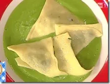 Ravioli filanti con crema di piselli
