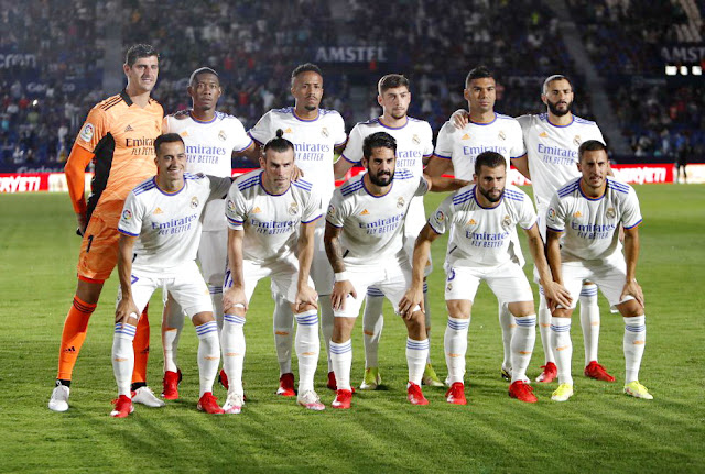 REAL MADRID C. F. Temporada 2021-22. Courtois, David Alaba, Militao, Fede Valverde, Casemiro, Benzema. Lucas Vázquez, Gareth Bale, Isco, Nacho, Eden Hazard. LEVANTE U. D. 3 REAL MADRID C. F. 3. 22/08/2021. Campeonato de Liga de 1ª División, jornada 2. Valencia, estadio Ciutat de Valencia. GOLES: 0-1: 5’, Gareth Bale. 1-1: 46’, Roger. 2-1: 58’, Campaña. 2-2: 73’, Vinicius. 3-2: 79’, Róber Pier. 3-3: 85’, Vinicius.