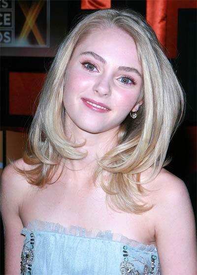 AnnaSophia Robb her ends were sliced or razor cut to create a wispy effect